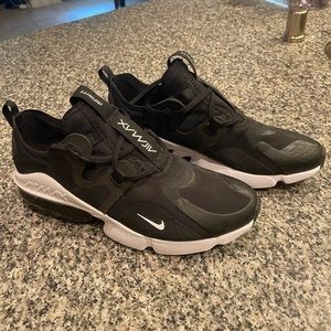 Men’s Nike Air Max GS black and white size 11.5